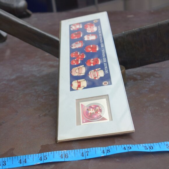 Canada Post Detroit Red Wings Stamp with Plastic Display - Picture 7 of 7